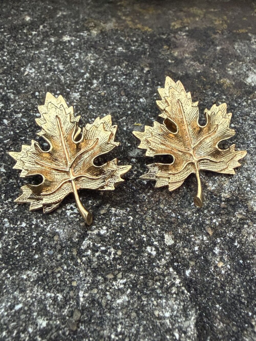 Vintage Gold Tone Textured Maple Leaf Stud Pierced Earrings Autumn Fall Nature